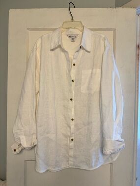 Athleta Retreat White Linen Button Down Shirt with Chest Pocket